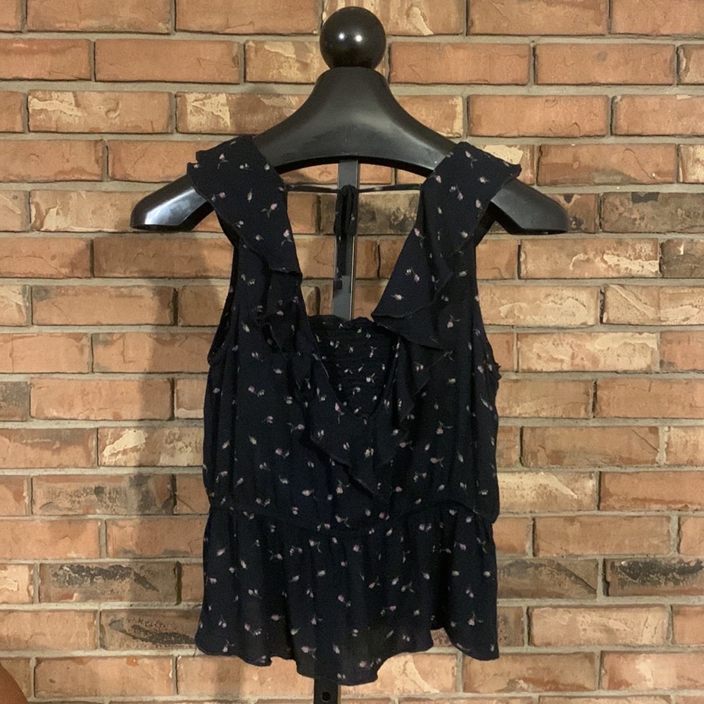 Cute size small American Eagle top